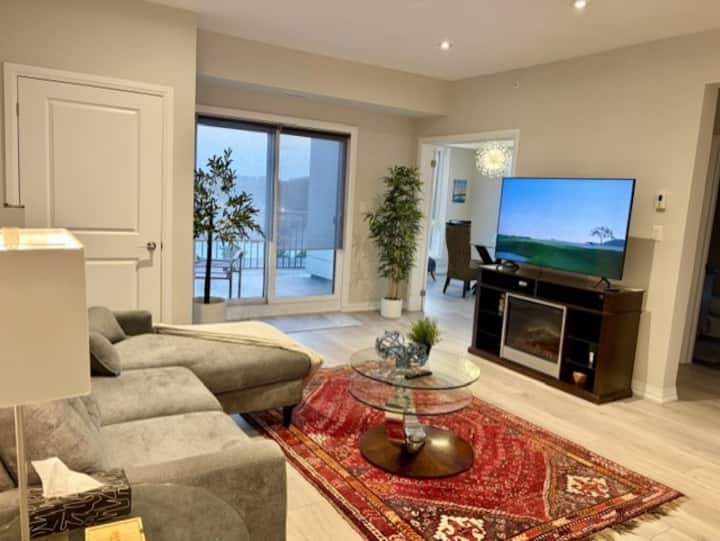 Barrie Top Floor 2 Bdrm & 2 Bathroom With Sunroom - Barrie