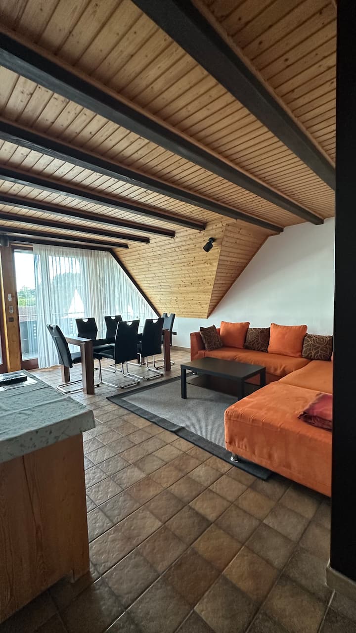 Helle Dachgeschoss-wohnung (3 - 5 Personen) - Bietigheim-Bissingen