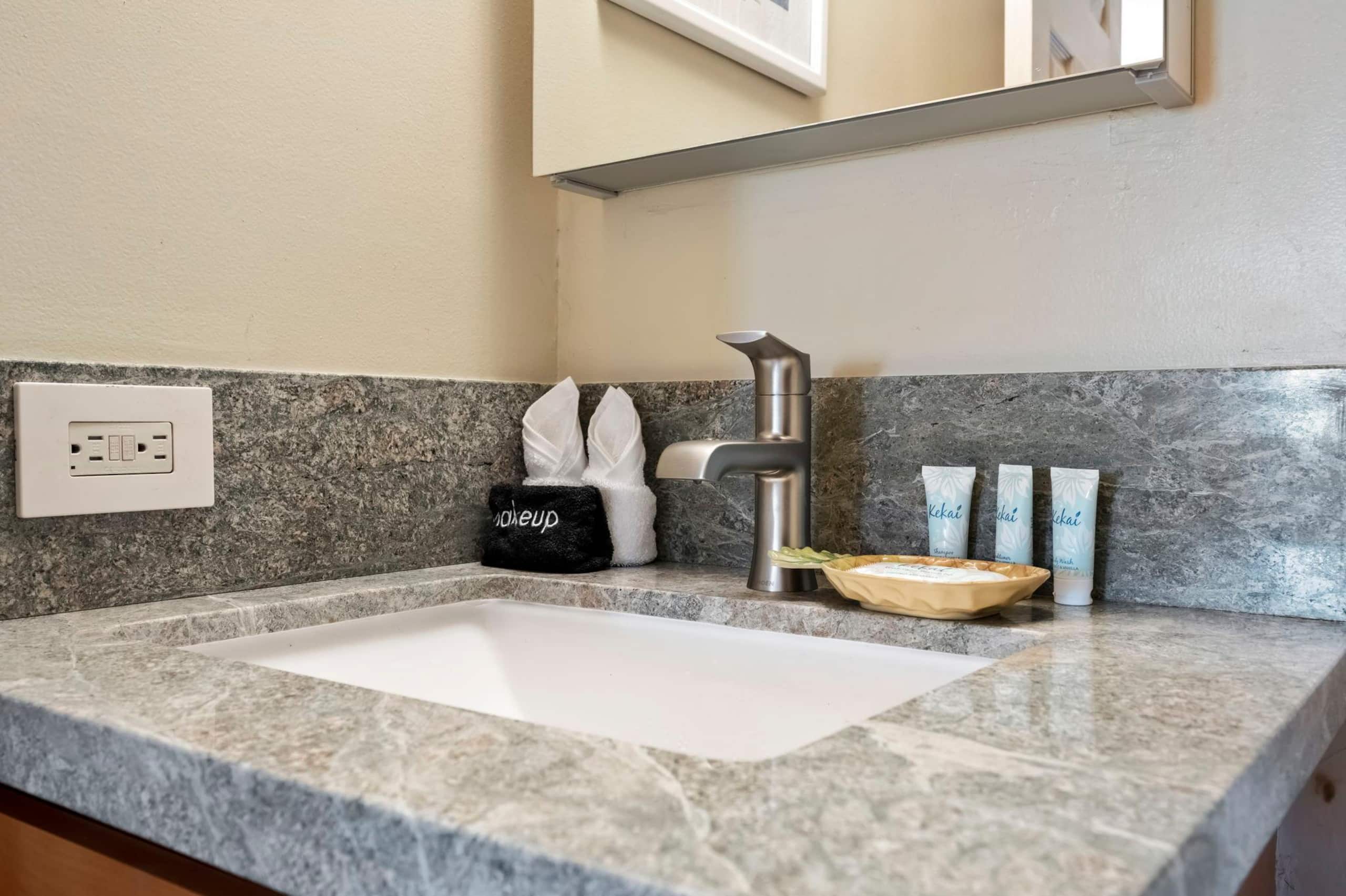 Condo in Kihei · ★4.71 · 2 bedrooms · 4 beds · 2 baths - Image 35