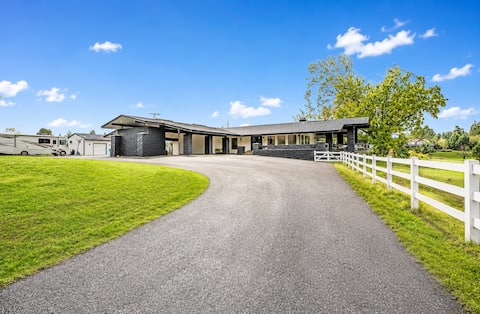 22 Acres Home w/hot tub minutes from Ilana Casino.