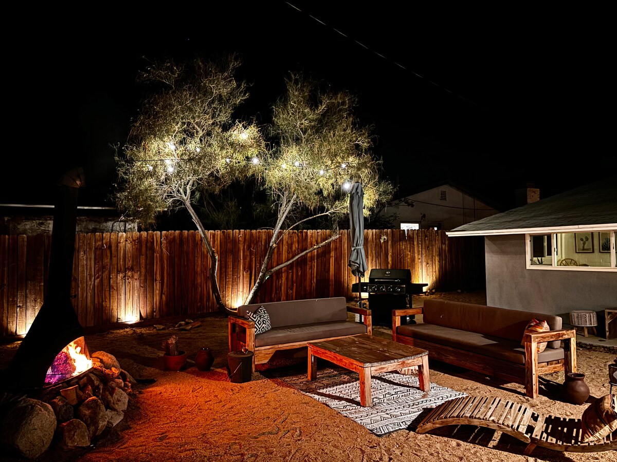 The Phoenix House in Joshua Tree Village - Houses for Rent in