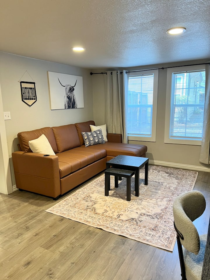 Modern Guesthouse In Quiet Central Location - Fort Worth, TX