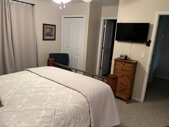 Central Air Bozeman Townhome Big Sky Private Yard gallery image 3