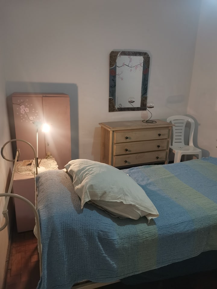 Guest bedroom 