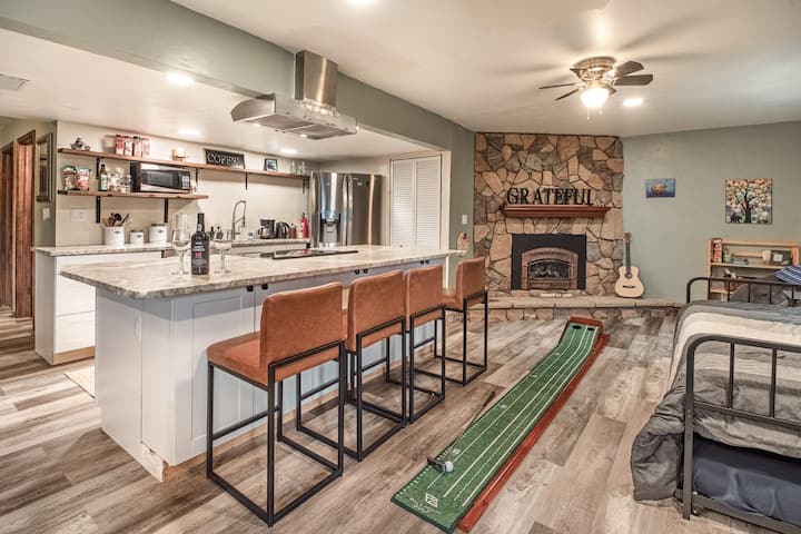Mountain Retreat With Hot Tub And Room To Relax - Colorado Springs, CO