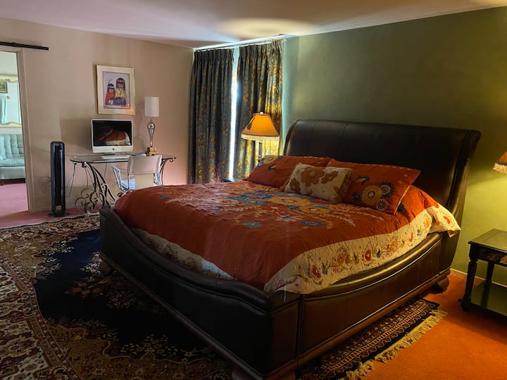 ห้องนอนใหญ่ 1 เตียงคิงไซส์