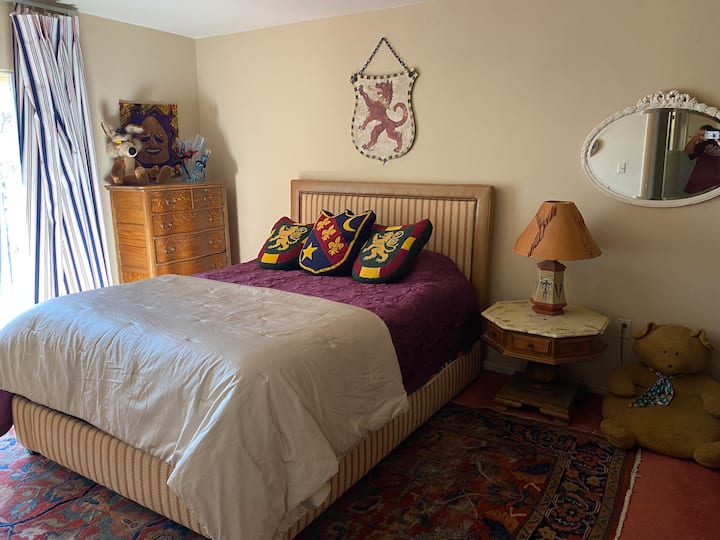 ห้องนอนที่ 5 เตียงควีนไซส์ 