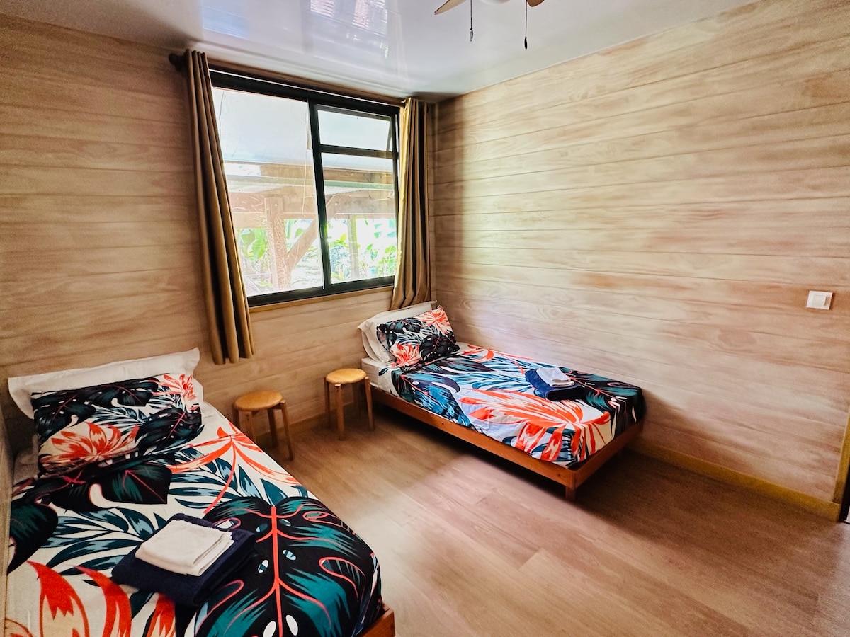 Chambre avec deux lits simples