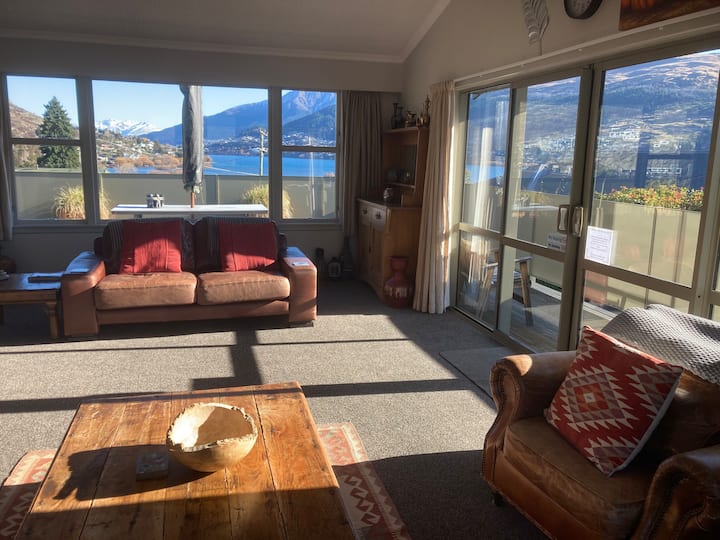 360 Views - Spacious Home With Amazing Views - Queenstown