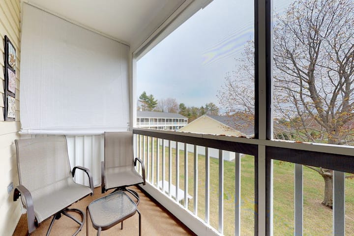 Studio 2nd-floor | Balcony | Pool | - Wells, ME