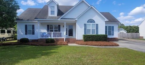 1-Story 3BR Home. Near ECU & Downtown! Fast WiFi