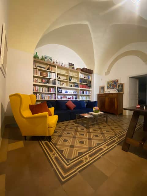 Annuncio Airbnb popolare: Big apartment with terrace in the city center a Lecce