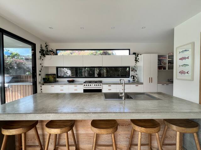 Walk 2 beach &seaside Blairgowrie shopping village gallery image 5