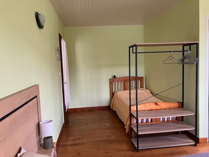 Une Chambre D' Hôtes à La Ferme; Chambre Verte - Saint-Jean-Pied-de-Port