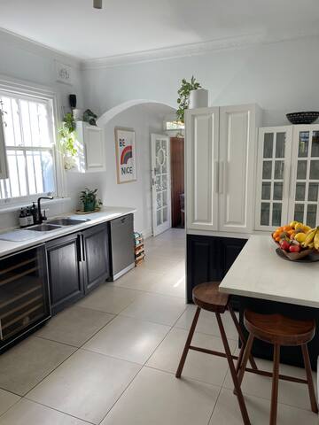 Charming 3br house Bondi gallery image 4