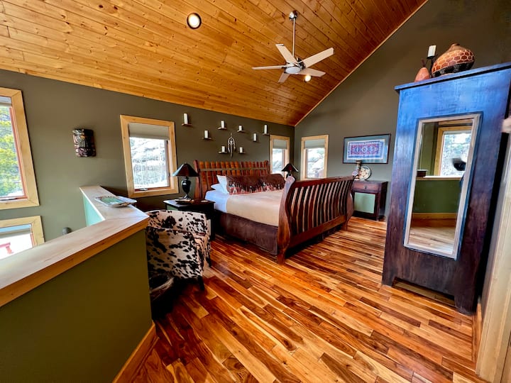 2 story Master "California King" with insuite bath