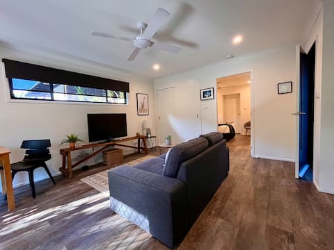 Popular Airbnb listing: Gert’s By The Sea | Huskisson in Huskisson