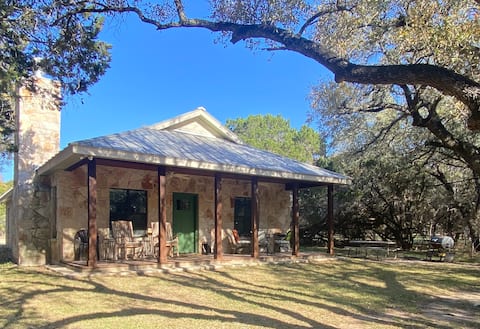 Medina River Cabins - Laurel House 3