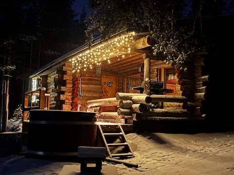 Foxhill Cabin – Aurora Hot Tub Experience
