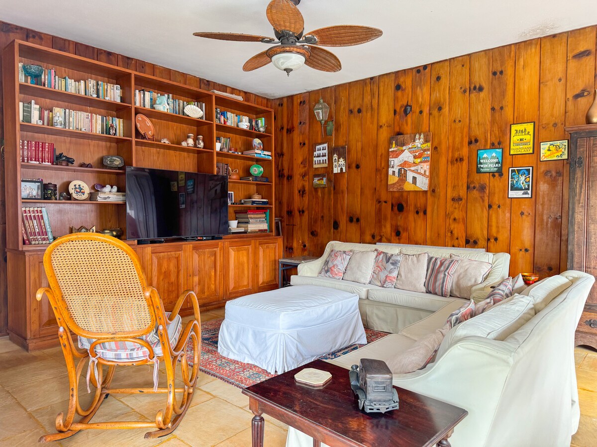 Top Airbnb: Itaipava Country Club overlooking mountains in Petrópolis