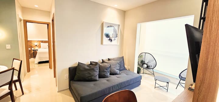 Perfect living room to welcome in comfort! TV with streaming, balcony, and an amazing sofa bed from Tok Stok, which guarantees a real, super cozy bed for a good night's rest.