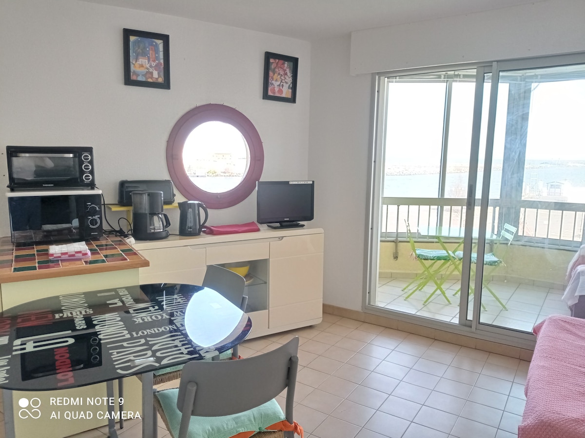 Proprietà Airbnb di successo: Studio with loggia facing the sea a Valras Plage
