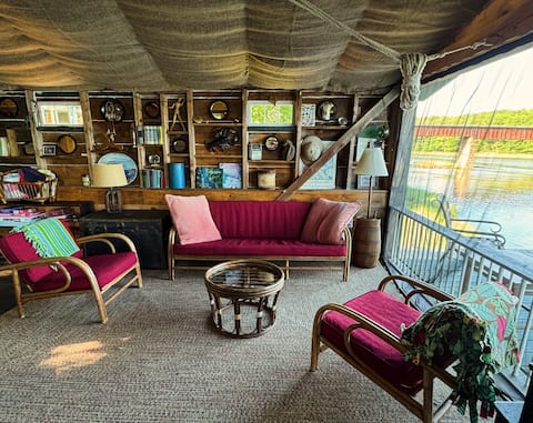 Popular Airbnb listing: Your private waterfront B&B retreat in Maine... in Wiscasset