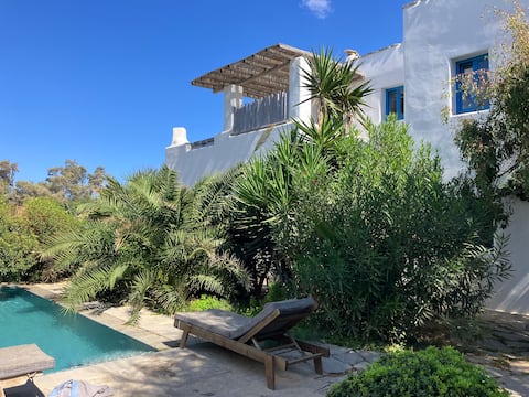 Waterfront house, sea view and pool
