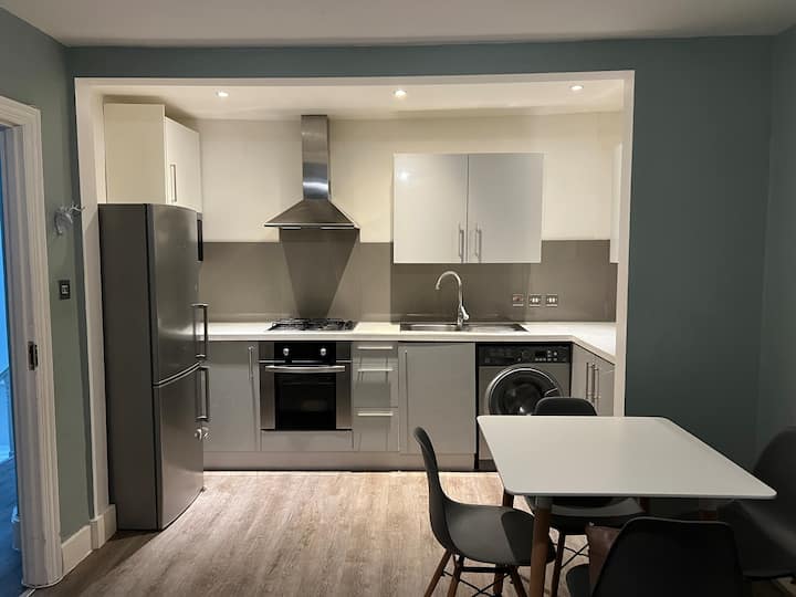 Modern 2 Bed Flat - Harrow