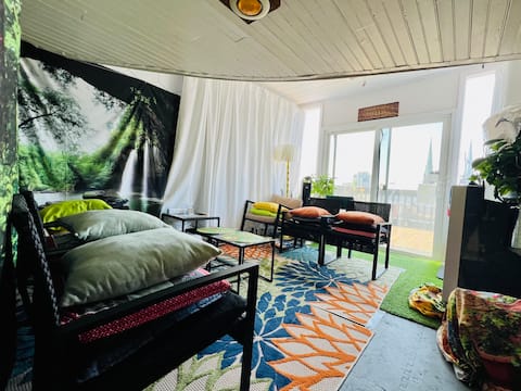 Nico’s Penthouse, Rooftop Balcony, Near Downtown
