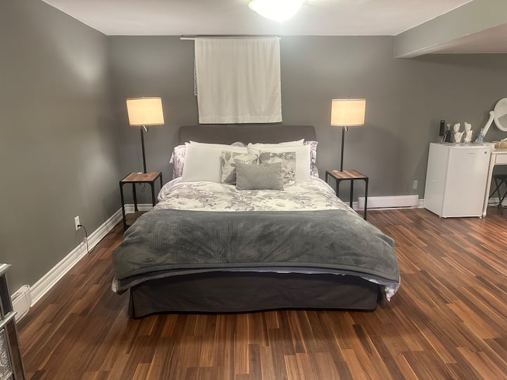 Cozy Stay by MTL Airport | 750+ 5-Star Reviews - Apartments for