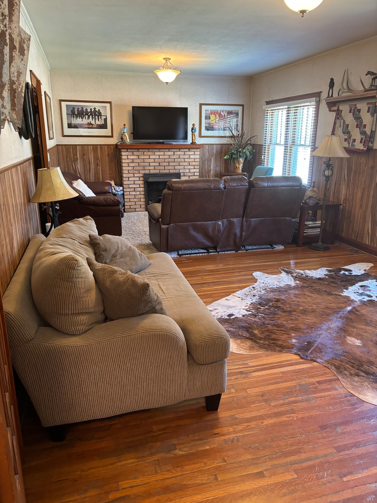 Successful Airbnb property: Cozy Historic Home in Canyon