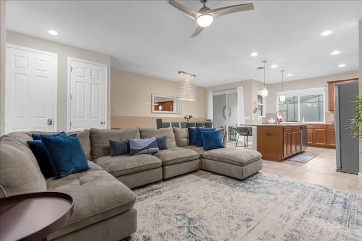 4 Bedrooms / 4.5 Bathrooms / Solara (1568 Cp)