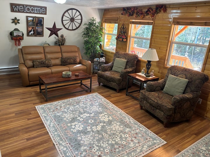 Cabin: 3 Bedrooms & 3 Baths Plus Bonus Room - Duck Creek Village, UT