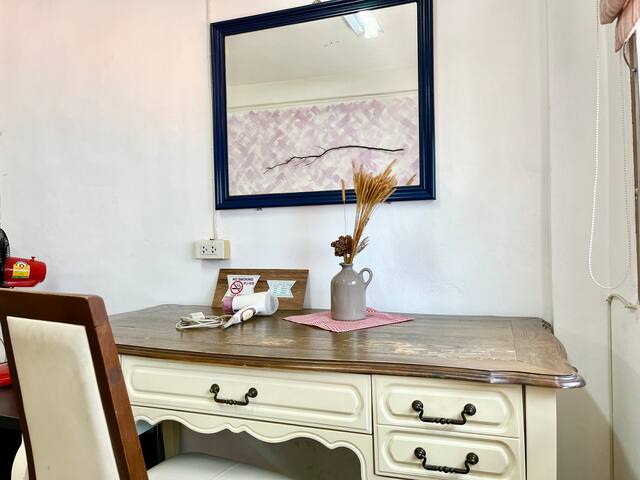 3Houses/10 Bedrooms/9.5 Bathrooms/ Free Pick Up* gallery image 5