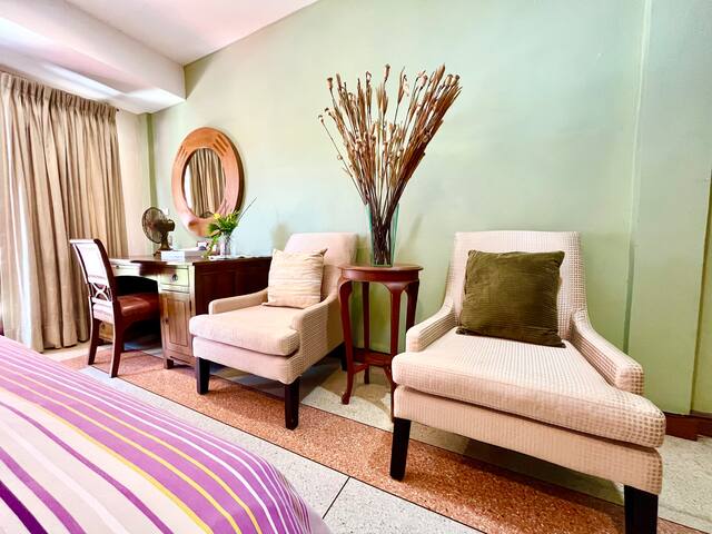 3Houses/10 Bedrooms/9.5 Bathrooms/ Free Pick Up* gallery image 3