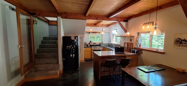 The Ravens Nest Cabin With Sauna Hot Tub And Trees - Whidbey Island, WA