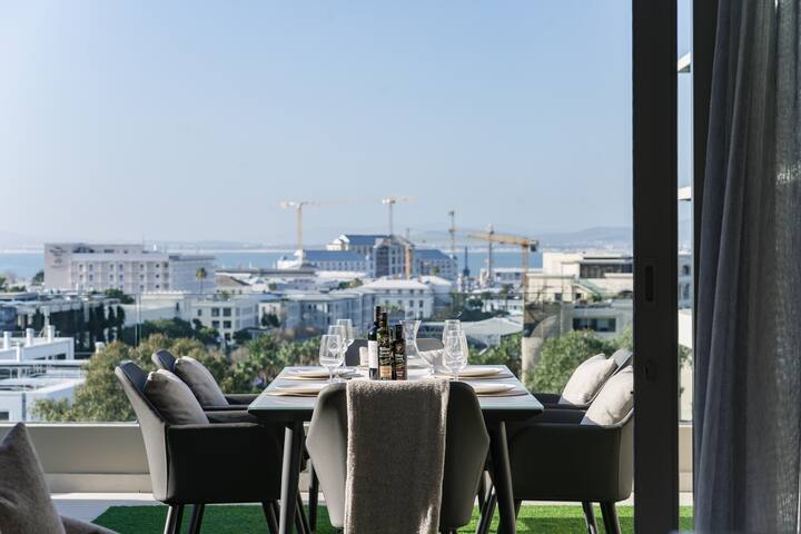 Penthouse with Private Rooftop Terrace & Pool