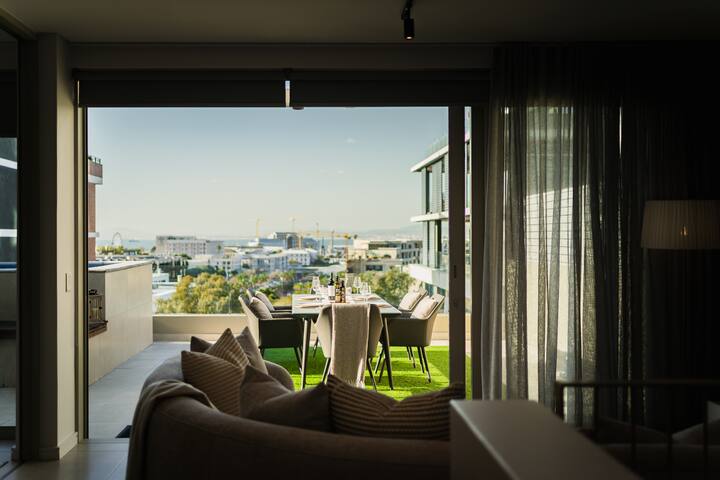 Penthouse with Private Rooftop Terrace & Pool gallery image 4