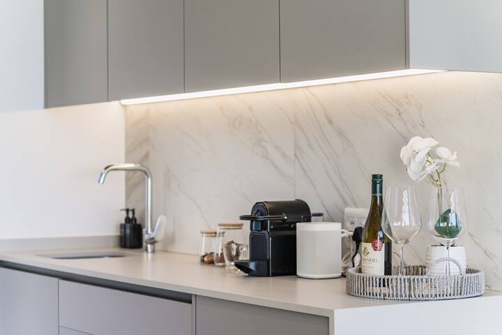 Penthouse with Private Rooftop Terrace & Pool gallery image 3