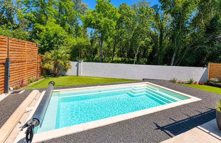 Maison Neuve Avec Piscine - Avignone