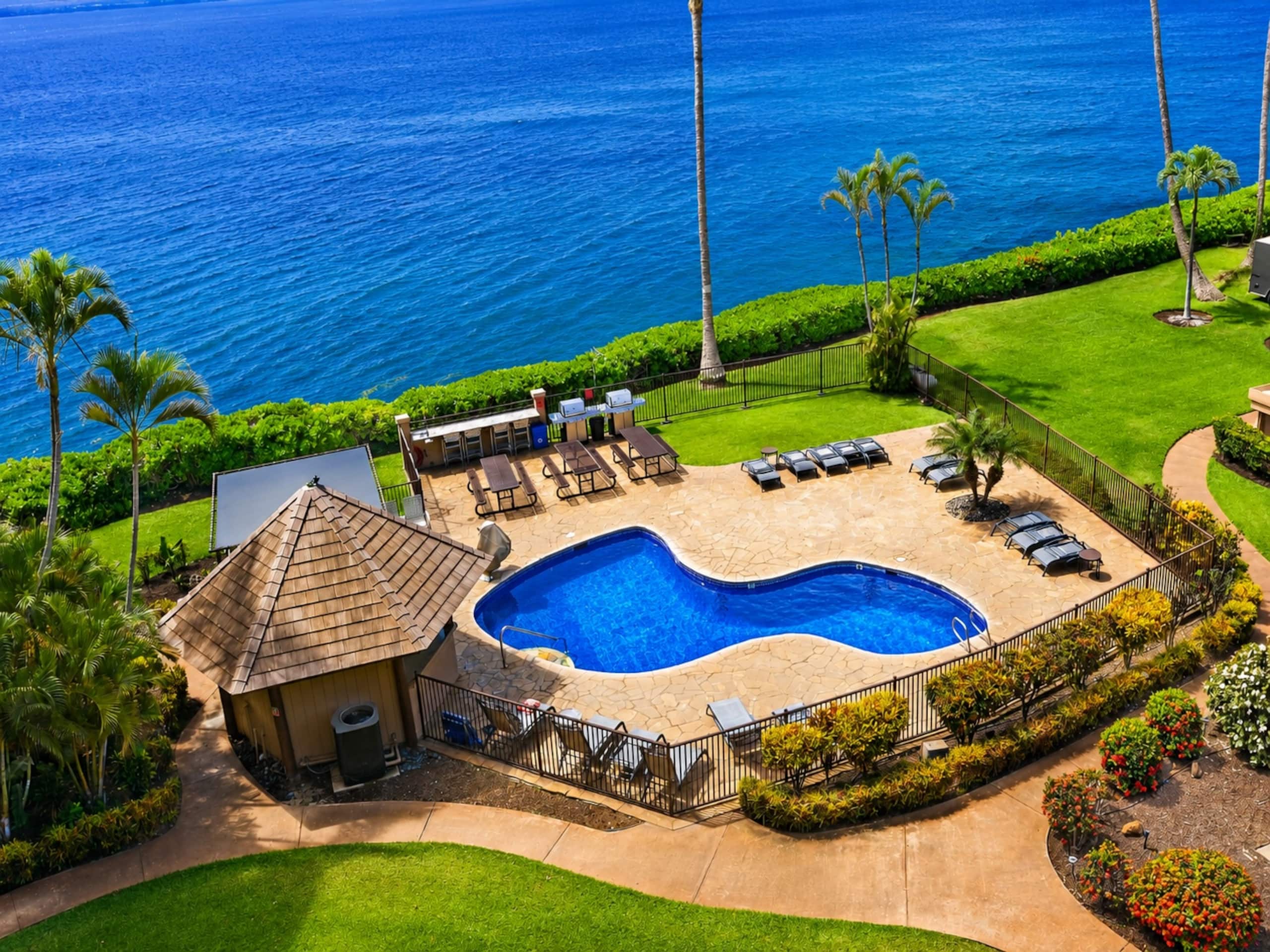 Condo in Wailuku · ★4.9 · 1 bedroom · 2 beds · 1 bath - Image 2