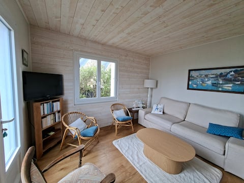 Top performing Airbnb: Family house on the waterfront in Loctudy