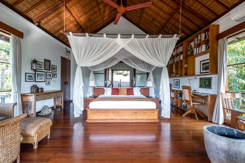 Lush Garden 4BR Luxury Villa • Epic Views