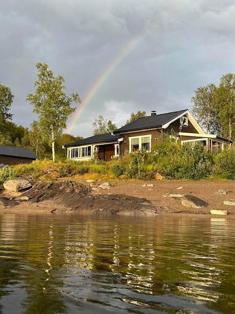 Top Airbnb: Cottage by the water. in Harstad
