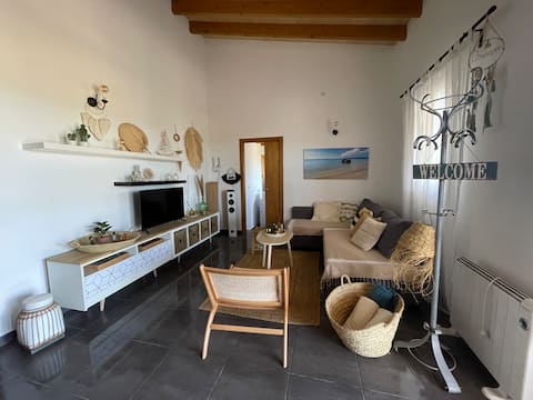 Top Airbnb: Rustic house overlooking Es Vedra. ET-7093 en Formentera