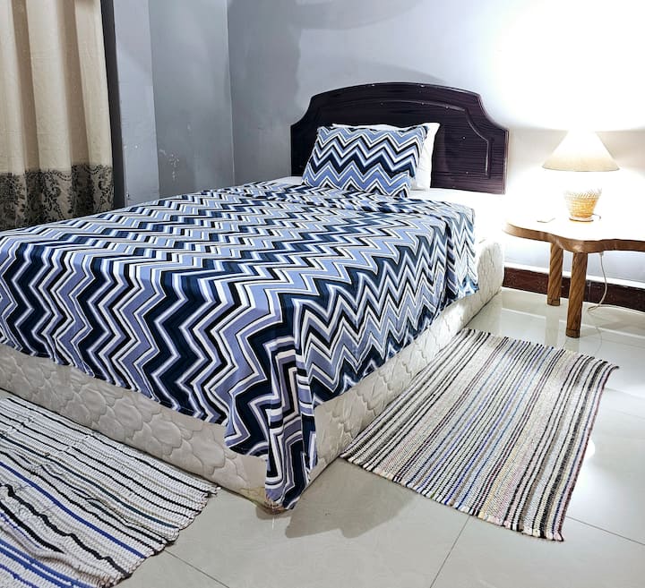 חדר שינה 2
מרווח, עם מזרן נוח מאוד 