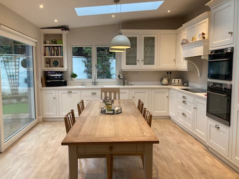 Spacious family home near city centre and DART