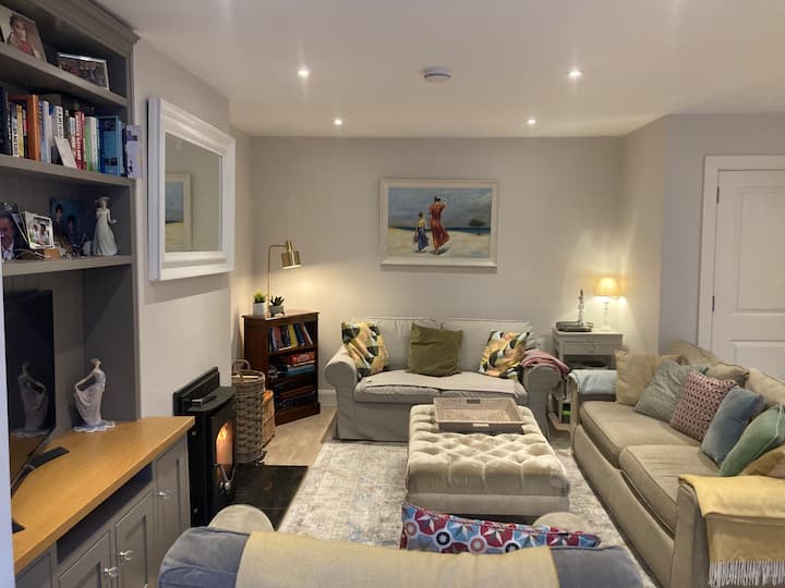 Spacious Family Home Near City Centre And Dart - South Dublin