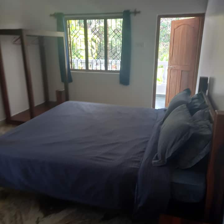 Bedroom 2 image 4